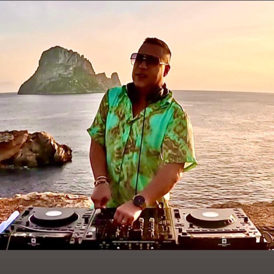 DJ Logo